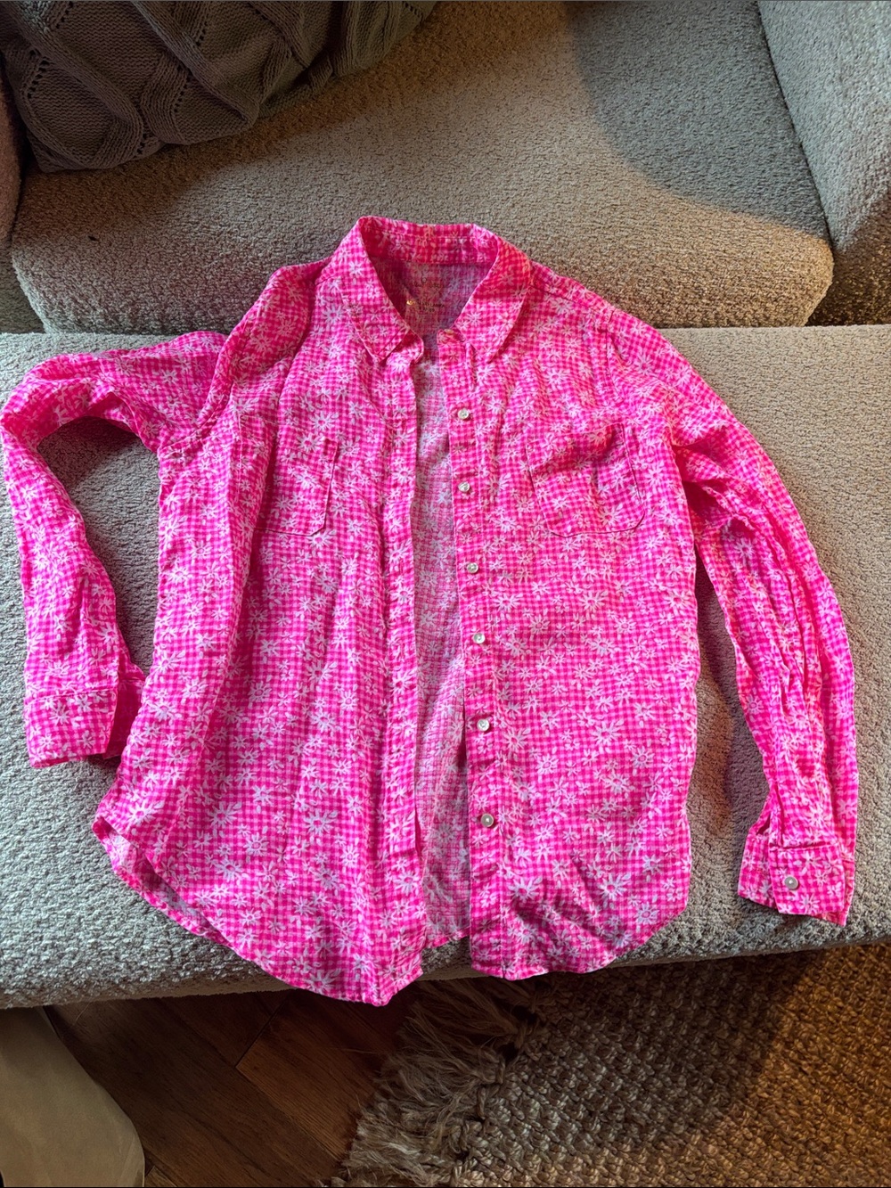 Lilly Pulitzer 100% linen Hot Pink & White Floral button up Top